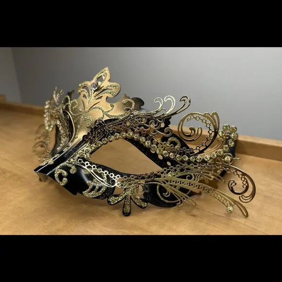 Masquerade Mask - Picture 2 of 4
